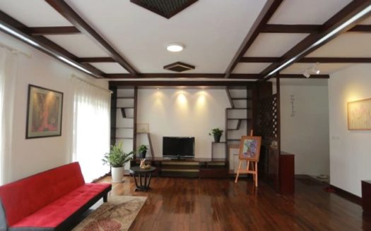 Cheap 3 bedroom apartment on Lac Long Quan street, Tay Ho