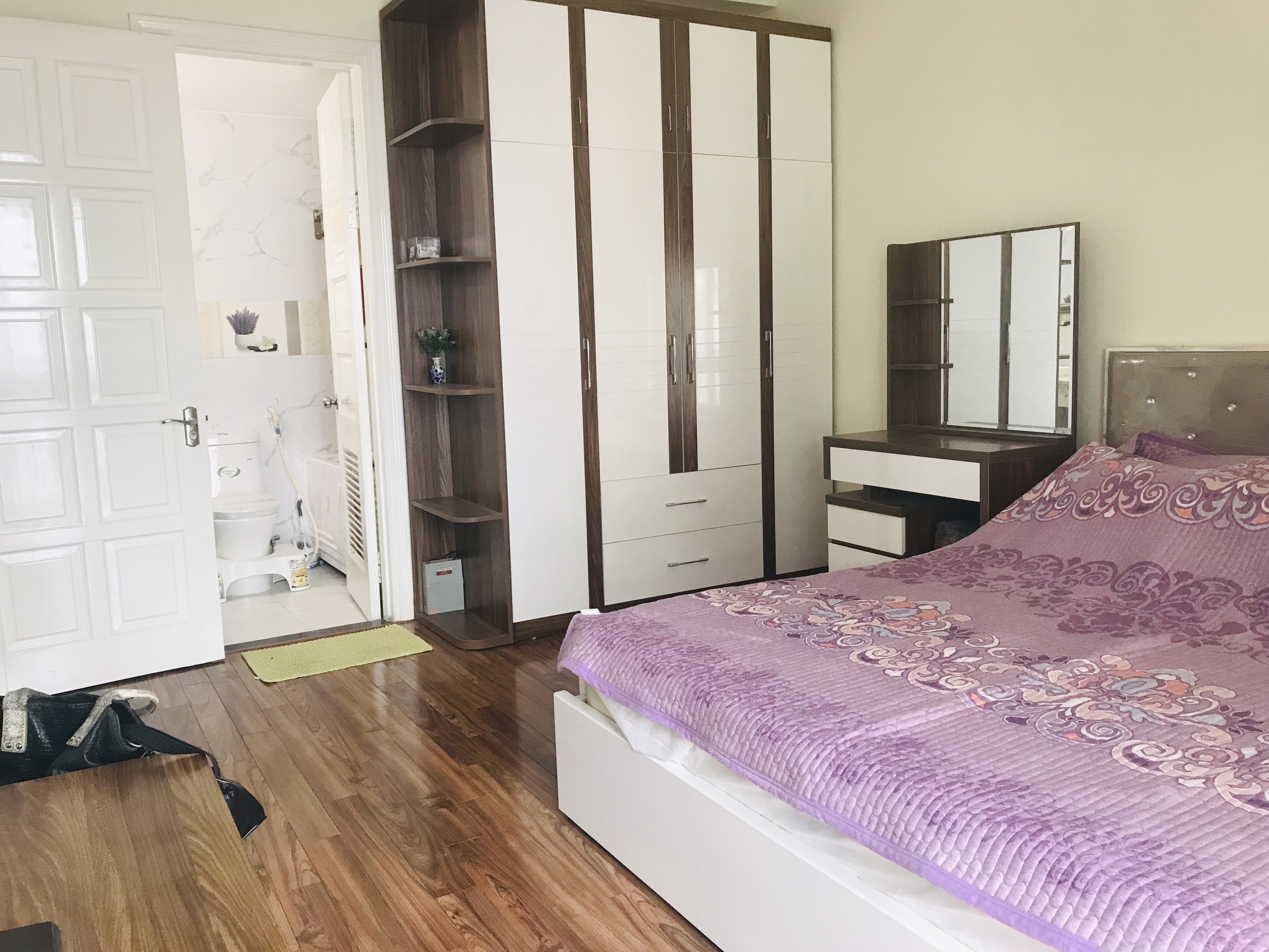 Splendid 3 bedroom apartment for rent in E4 Ciputra