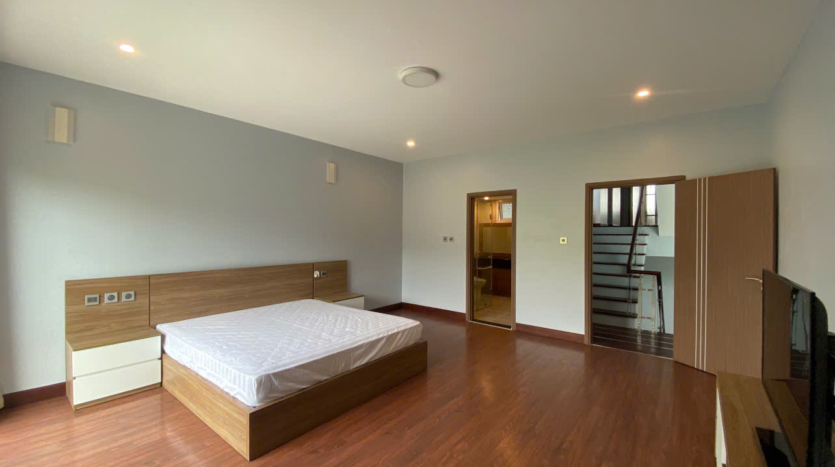 big villa for rent in ciputra q block (14)