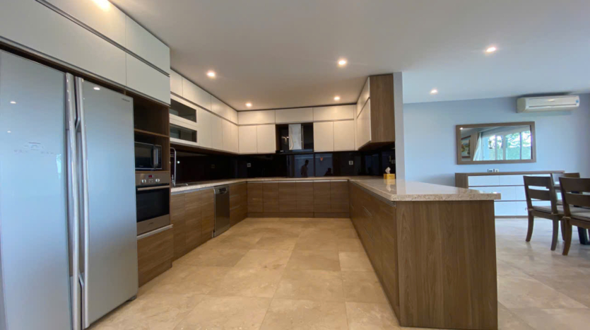 big villa for rent in ciputra q block (32)