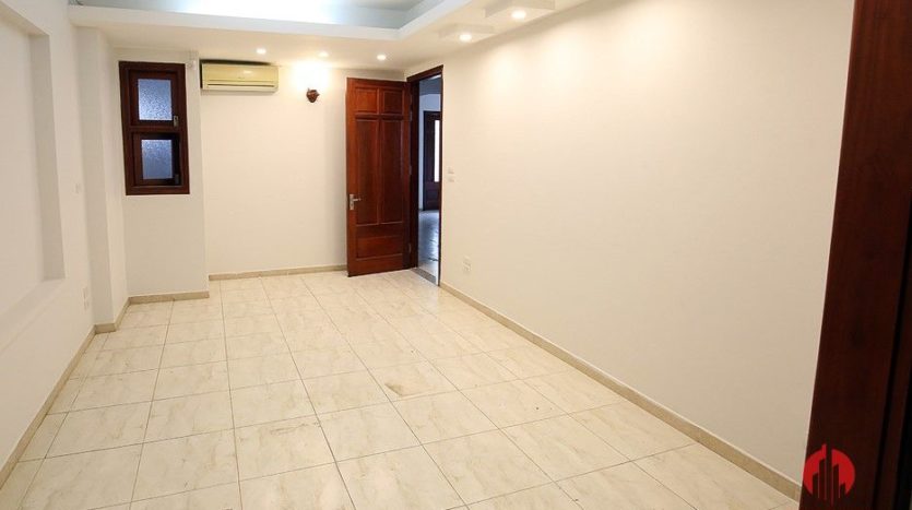 street front villa for rent on au co 12