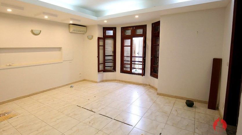 street front villa for rent on au co 27