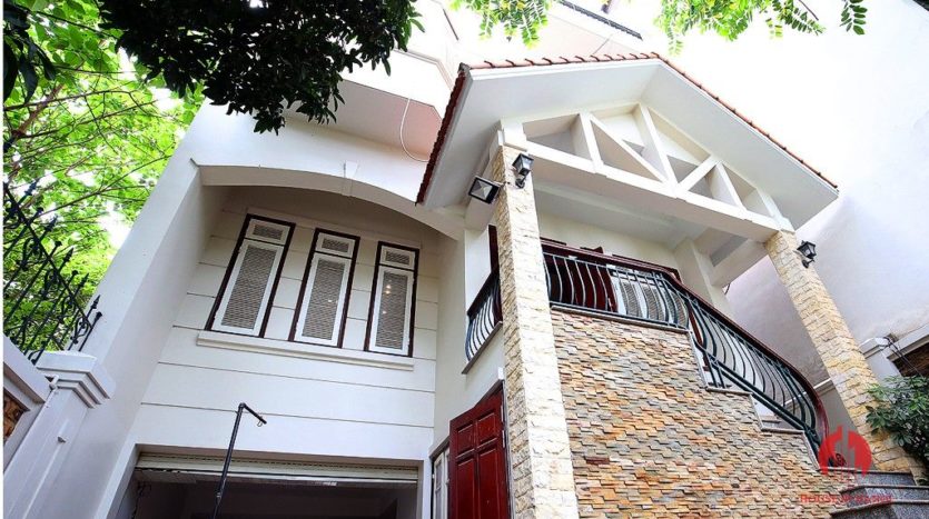 street front villa for rent on au co 3