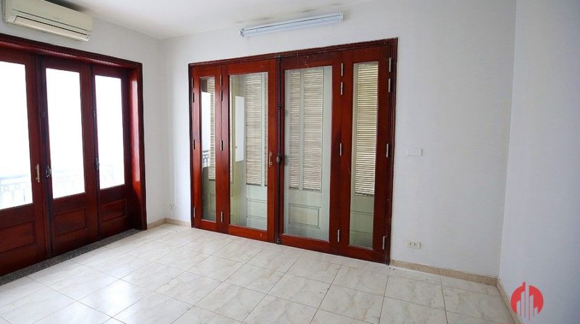 street front villa for rent on au co 9
