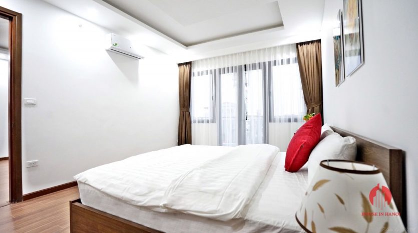 1BR apartment with SUPER LARGE BALCONY on Xuan Dieu street 16