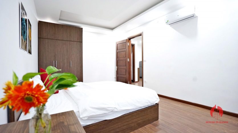 1BR apartment with SUPER LARGE BALCONY on Xuan Dieu street 2