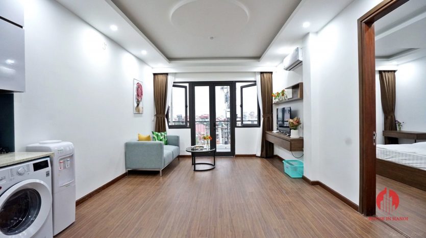 1BR apartment with SUPER LARGE BALCONY on Xuan Dieu street 21