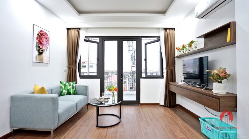 1BR apartment with SUPER LARGE BALCONY on Xuan Dieu street 6