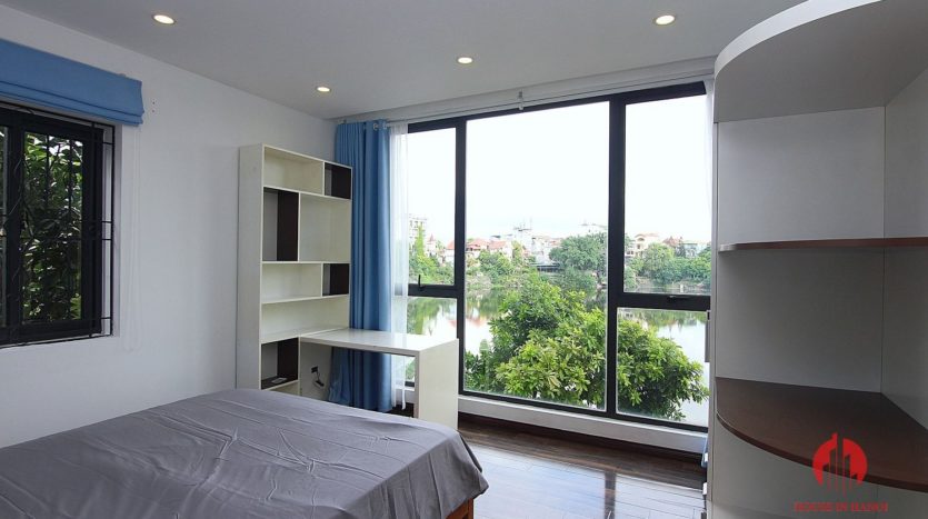 Lake view 4BR apartment for rent in Tay Ho district Au Co street 1