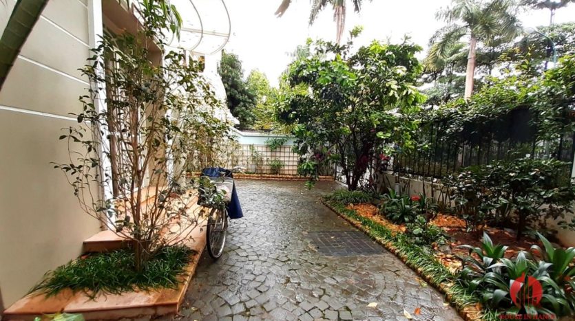 ciputra lavish villa for rent with refined garden 5