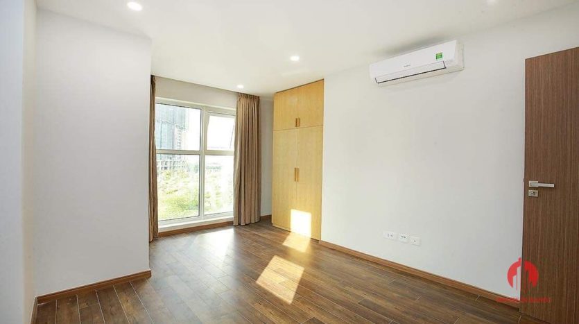 Lovely light 2BR apartment for rent in L3 Tower 3