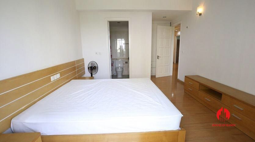 cheap 4br apartment for rent in e4 cipurta 7