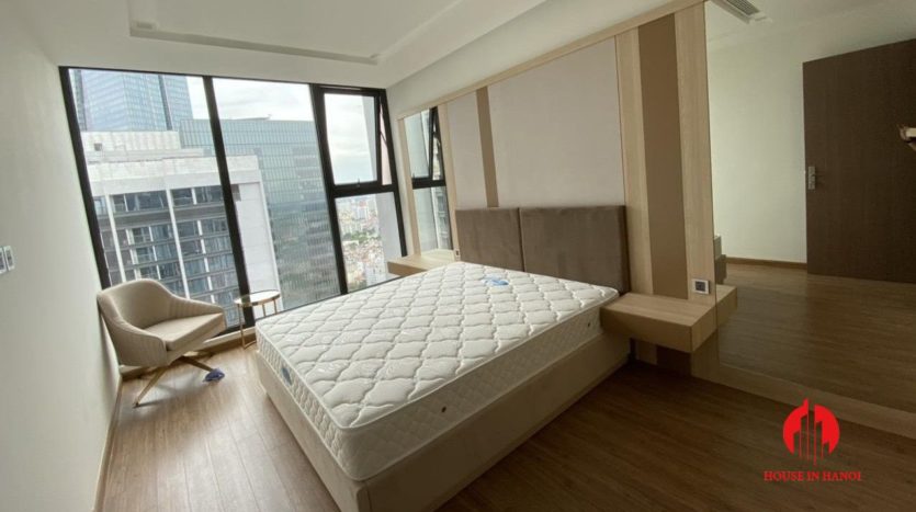 high floor 1 bedroom apartment for rent in vinhomes metropolis 5
