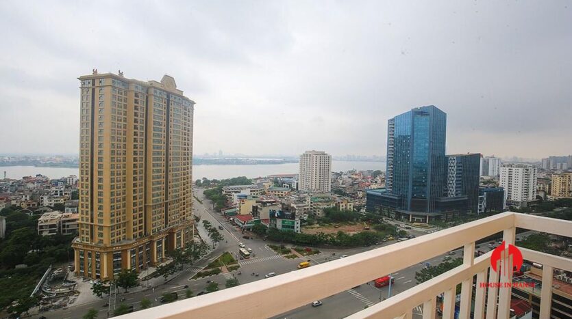 lake view 150m2 apartment for rent in g2 ciputra 4