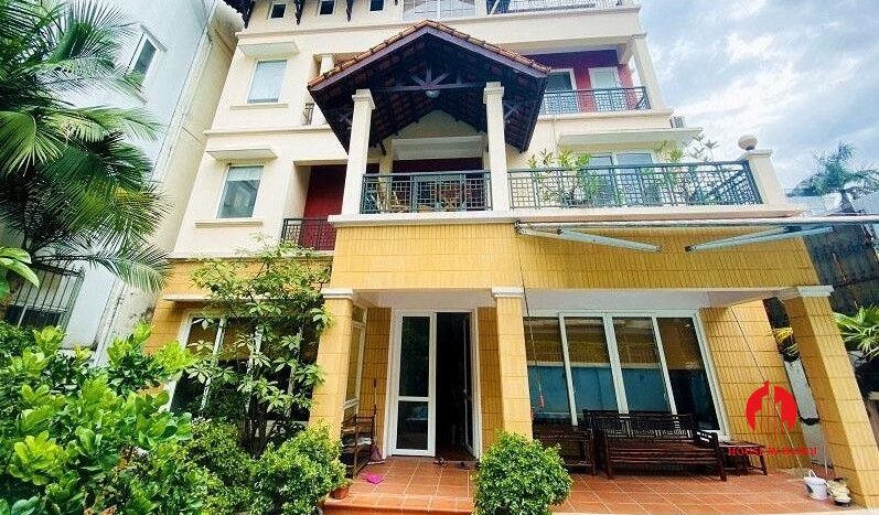 pool villa with lake view for rent in tay ho 1