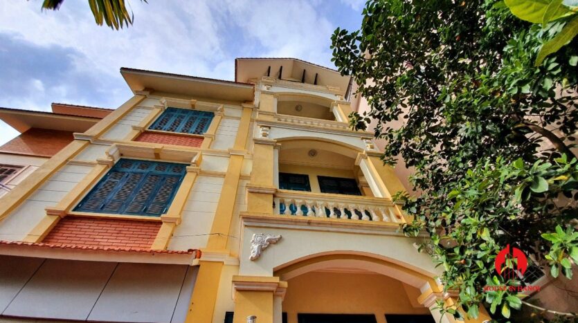 unfurnished villa for rent in Vuon Dao 18