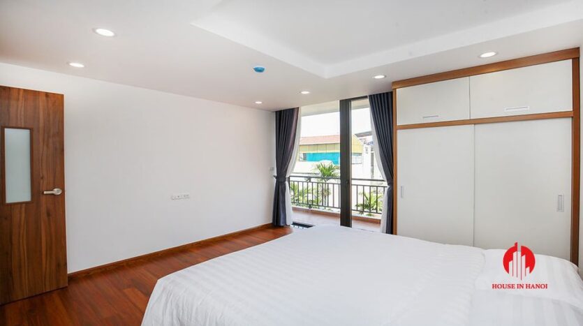 Cheap light 3 bedroom apartment for rent near Tay Ho pagoda 8