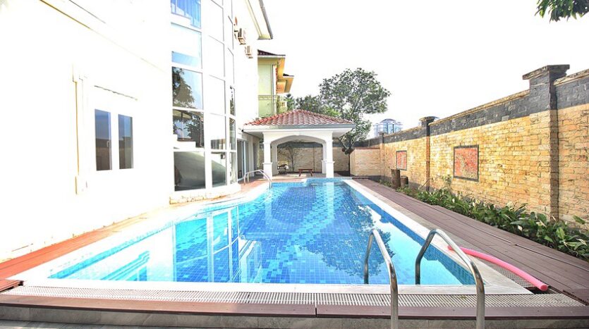 pool villa in ciputra with american style 19