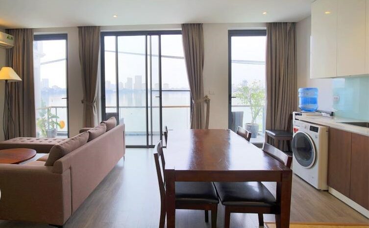 lake view 2 bedroom apartment on quang khanh 15