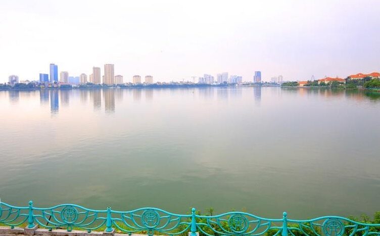lake view 2 bedroom apartment on quang khanh 21