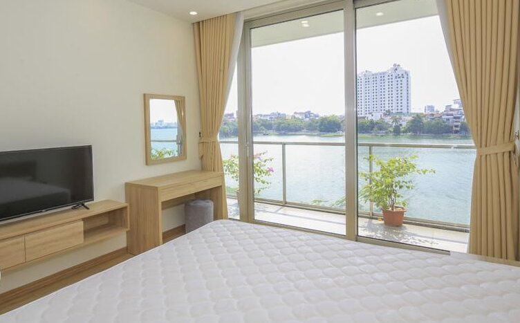 lake view 4 bedroom apartment on quang an 10