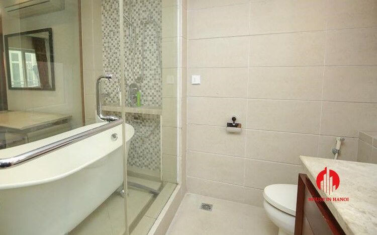 lavish lake view 3 bedroom apartment on quang an tay ho 9