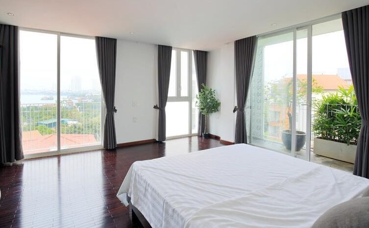 overwhelming 3 bedroom apartment for rent on to ngoc van 10