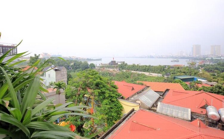 overwhelming 3 bedroom apartment for rent on to ngoc van 5