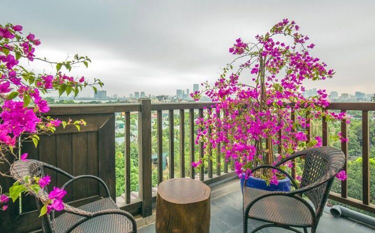 lake view top floor apartment on xom chua dang thai mai 8