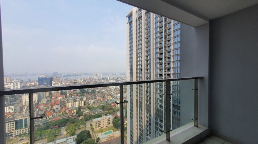 new lake view 4 bedroom apartment in vinhomes metropolis 6