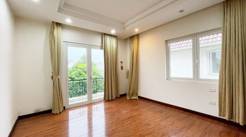 Gleaming 3 4BRs Villa for rent in Vinhomes Riverside Prime Location 1