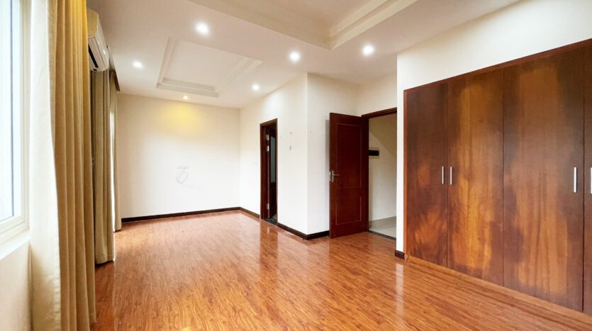 Gleaming 3 4BRs Villa for rent in Vinhomes Riverside Prime Location 11