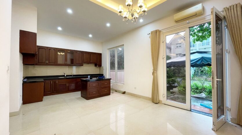 Gleaming 3 4BRs Villa for rent in Vinhomes Riverside Prime Location 13