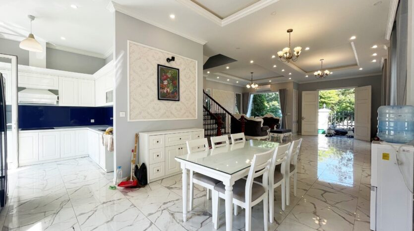 Beautiful but Reasonable price Villa for Rent in Vinhomes Riverside 14