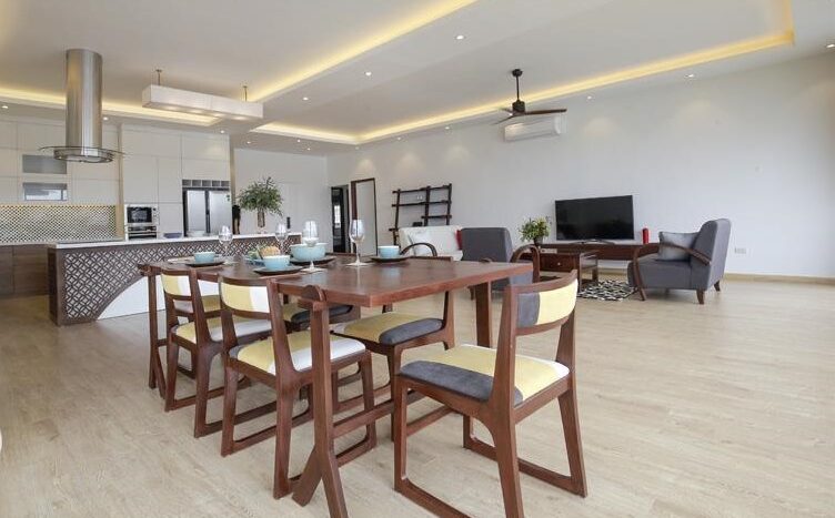 spacious lake view apartment in quang an 24