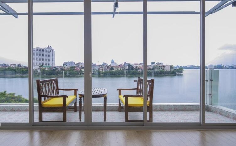 spacious lake view apartment in quang an 3