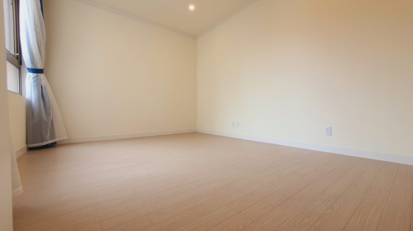 Pretty Empty 3BRs Apartment for rent in Starlake City 3