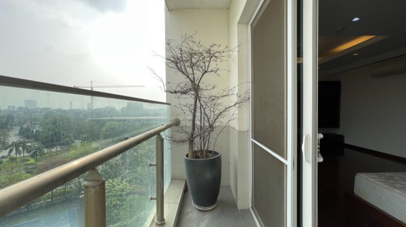 Completely New Furniture 154m2 Apartment in L1 Building Ciputra 16
