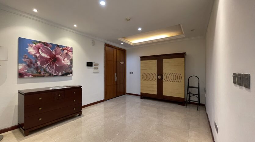 Completely New Furniture 154m2 Apartment in L1 Building Ciputra 22