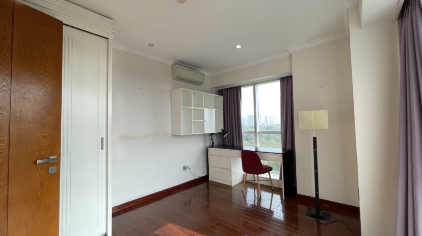 Completely New Furniture 154m2 Apartment in L1 Building Ciputra 3