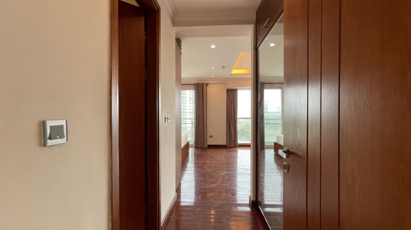 Completely New Furniture 154m2 Apartment in L1 Building Ciputra 6