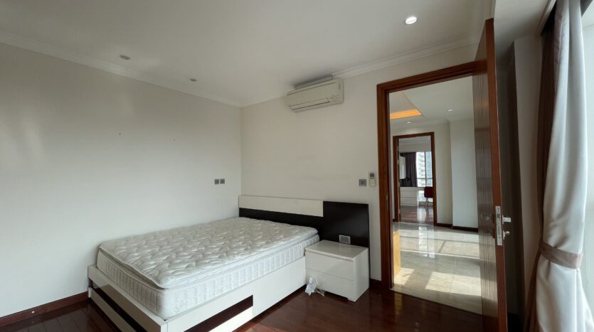 Completely New Furniture 154m2 Apartment in L1 Building Ciputra 7