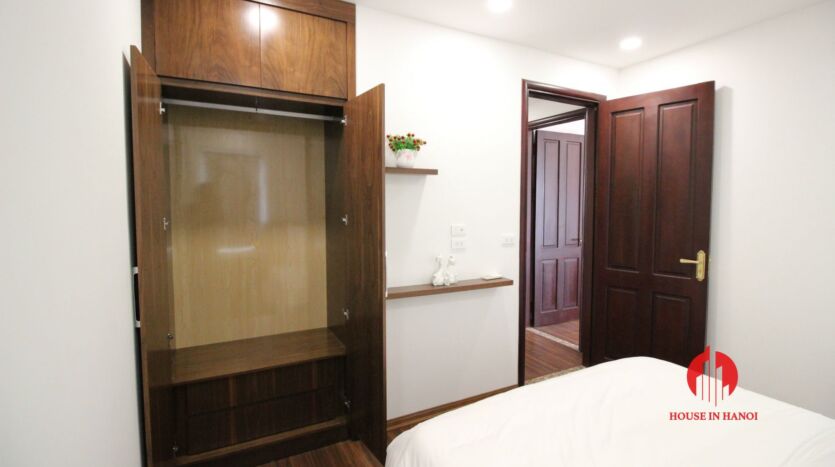 commodious 3 bedroom apartment for rent on to ngoc van 5