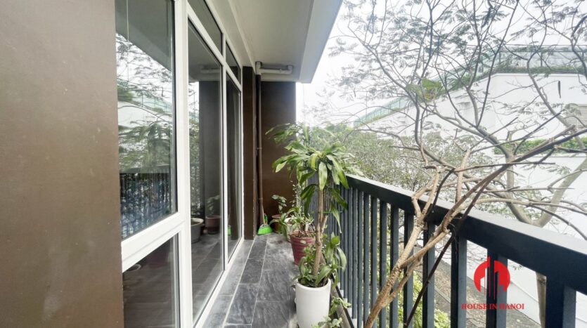 commodious 3 bedroom apartment in tu hoa tay ho 11