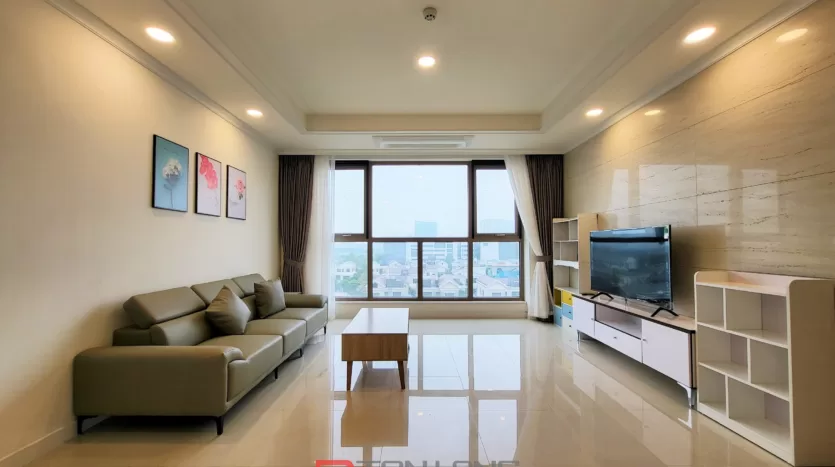 light 3 bedroom apartment for rent in starlake 12