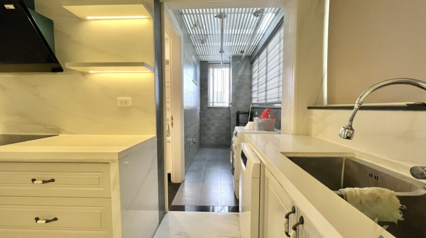 penthouse for rent in e4 ciputra near sis and unis (15)