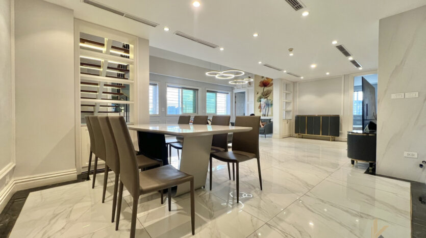 penthouse for rent in e4 ciputra near sis and unis (18)