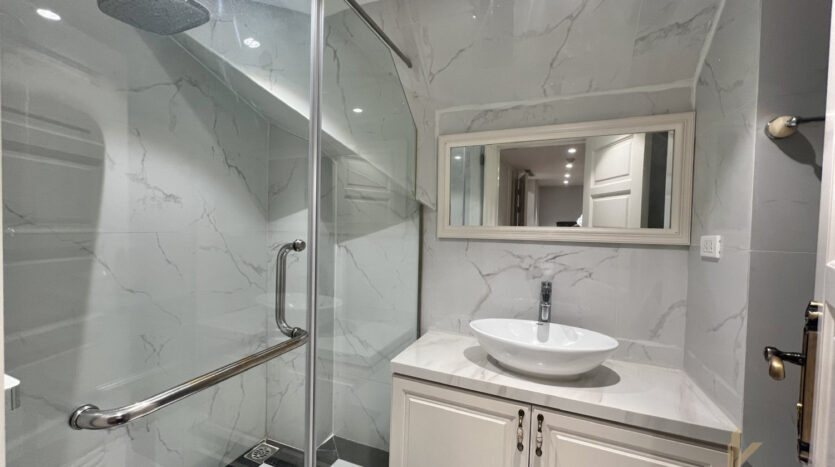 penthouse for rent in e4 ciputra near sis and unis (3)