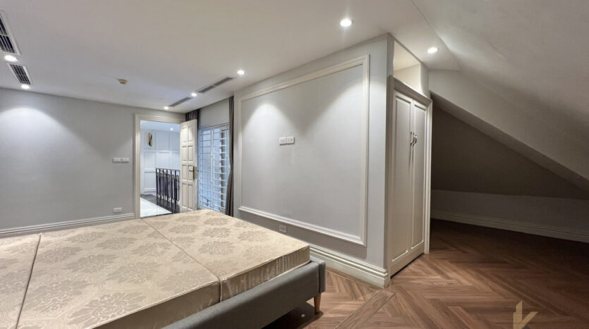 penthouse for rent in e4 ciputra near sis and unis (7)