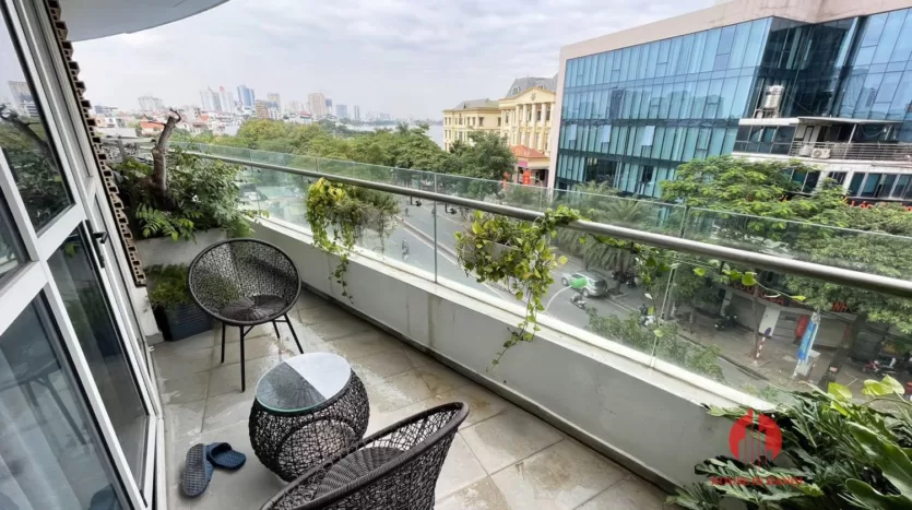 Nicely renovated 3 bedroom apartment with lake view in watermark tay ho (17)